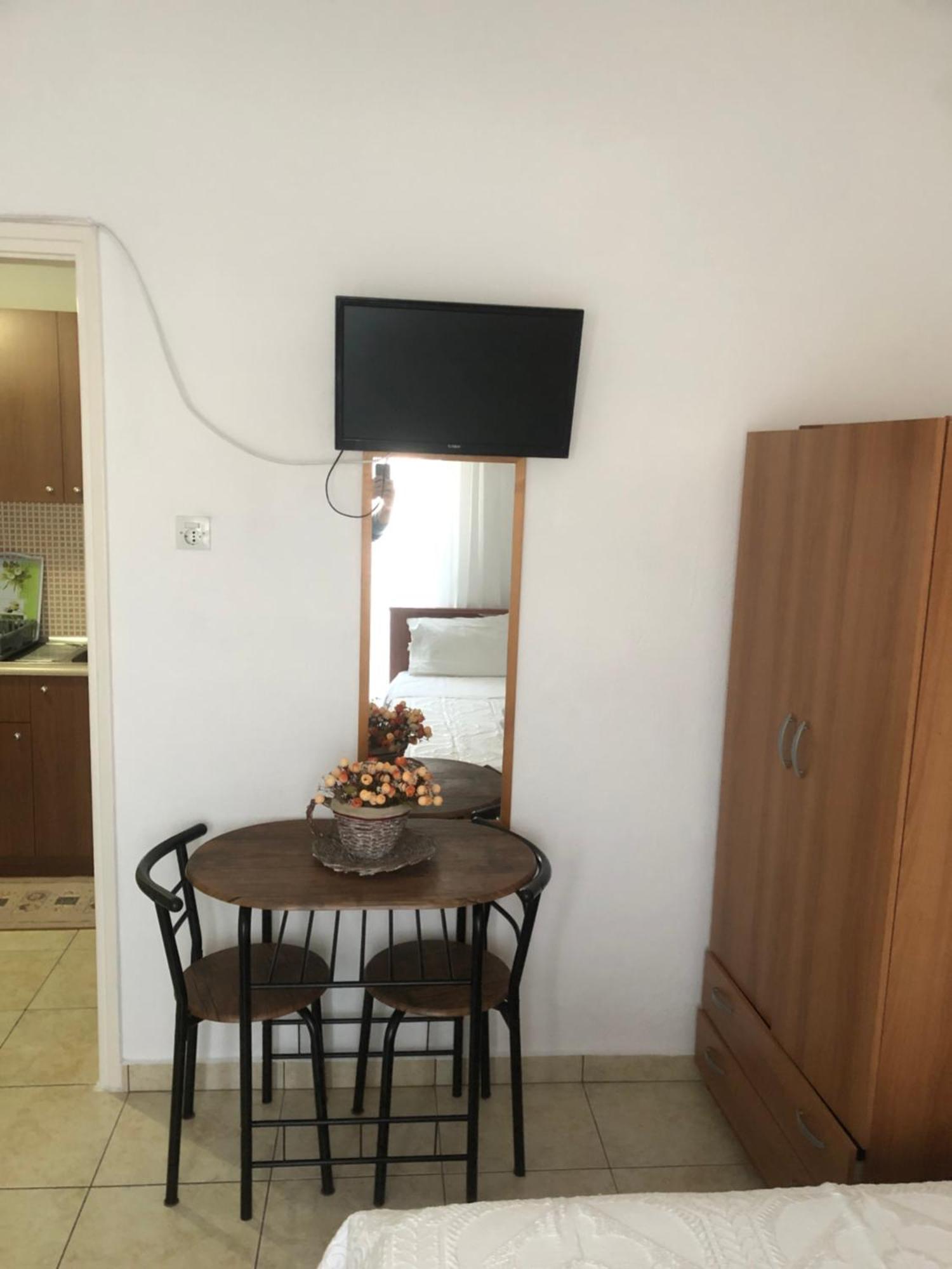 Nikos Rooms Nea Peramos  Exterior photo